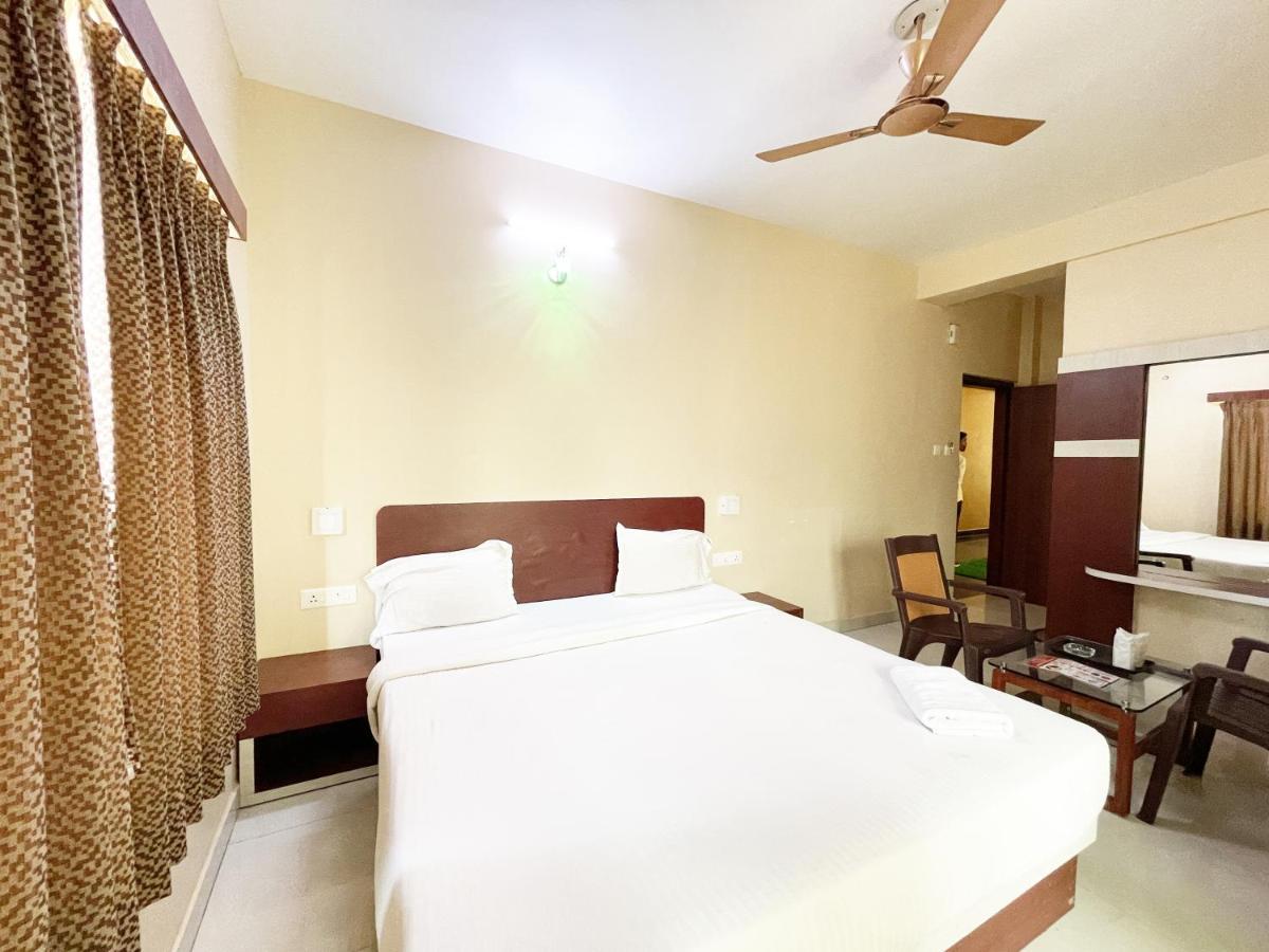 Hotel Golden Wave Puri Zewnętrze zdjęcie