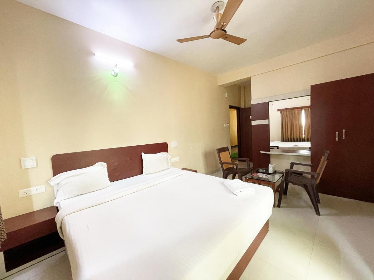 Hotel Golden Wave Puri Zewnętrze zdjęcie