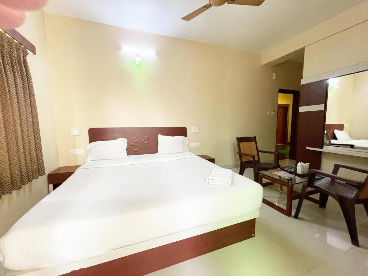 Hotel Golden Wave Puri Zewnętrze zdjęcie