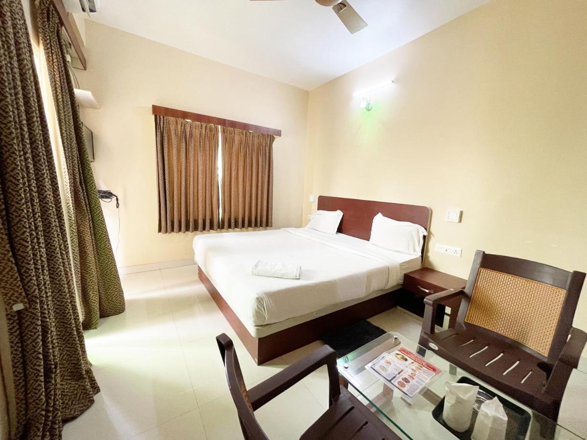 Hotel Golden Wave Puri Zewnętrze zdjęcie