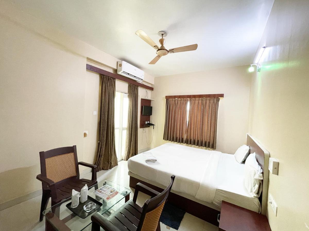 Hotel Golden Wave Puri Zewnętrze zdjęcie