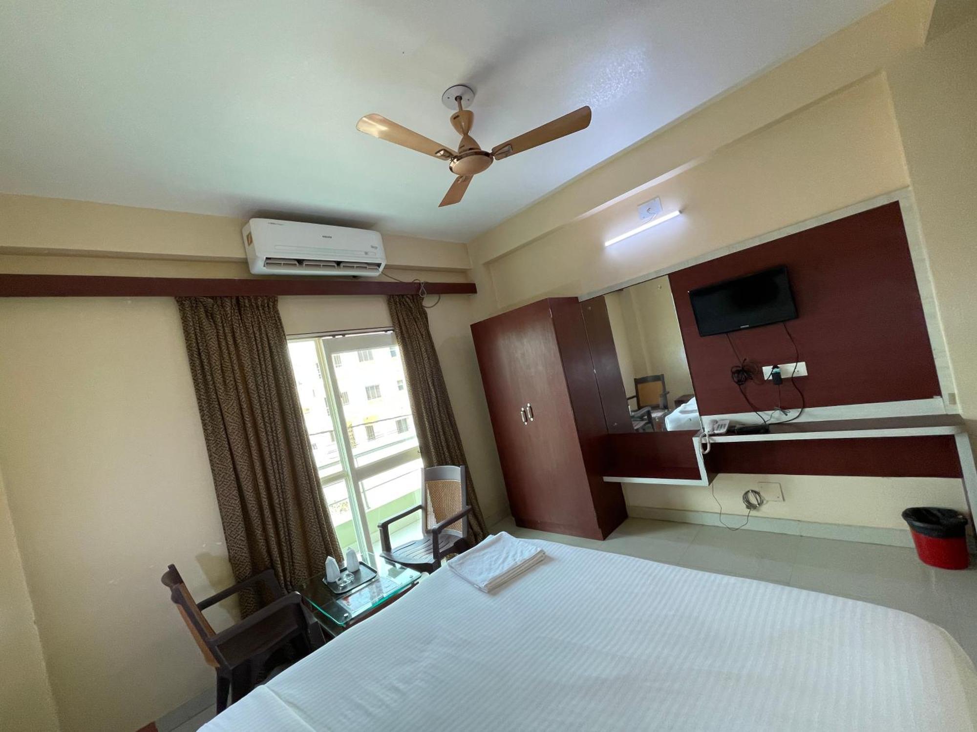 Hotel Golden Wave Puri Zewnętrze zdjęcie