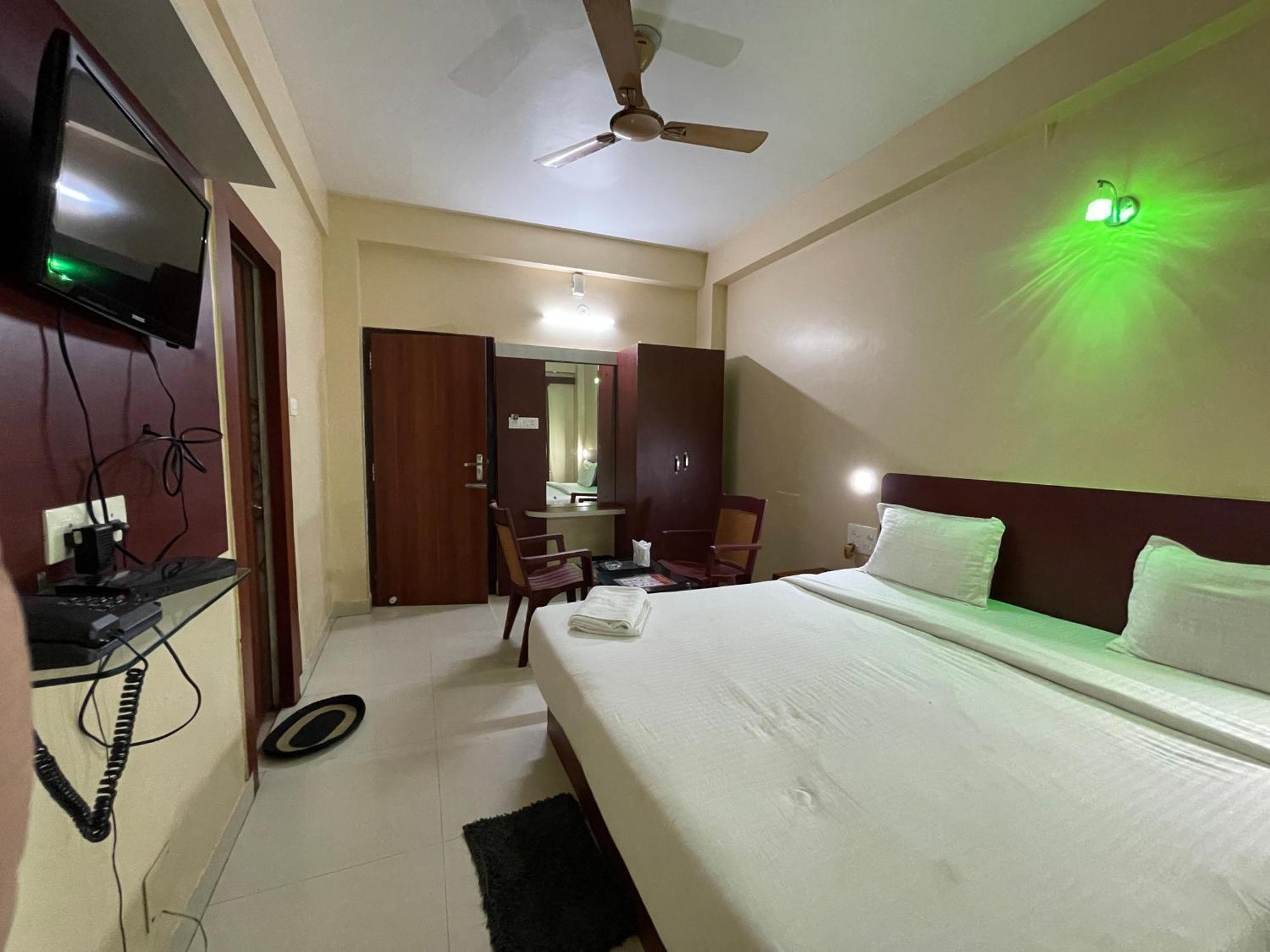 Hotel Golden Wave Puri Zewnętrze zdjęcie